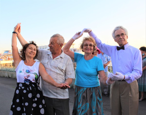 Флешмоб «В лесу Прифронтовом»