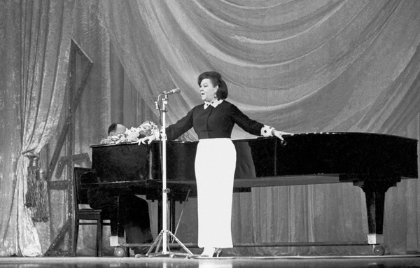 Беседа «Клавдия Шульженко: Синий платочек»