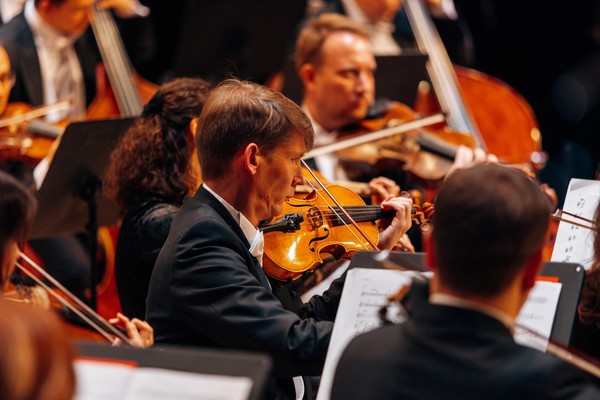 Тюменский филармонический оркестр. Дирижёр Камолиддин Уринбаев