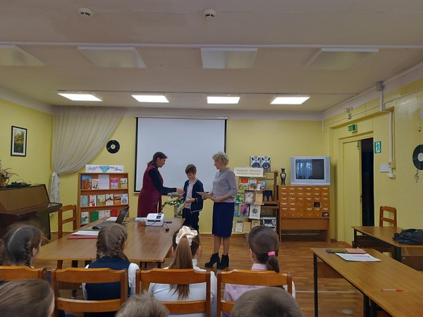 Литературно-творческий час «По страницам любимых стихов»