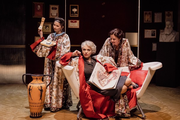 Нелли Уварова