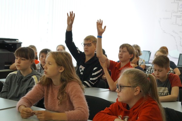 Поэтический час «Поэзия – чудесная страна…»