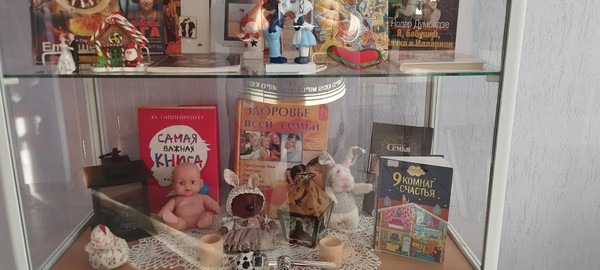 Выставка-инсталляция «Такие разные куклы»