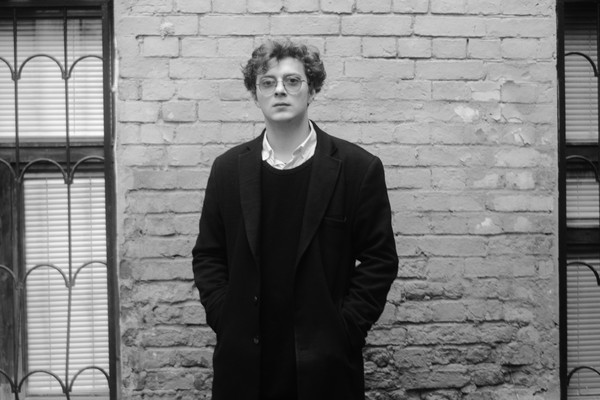 Бонд с кнопкой