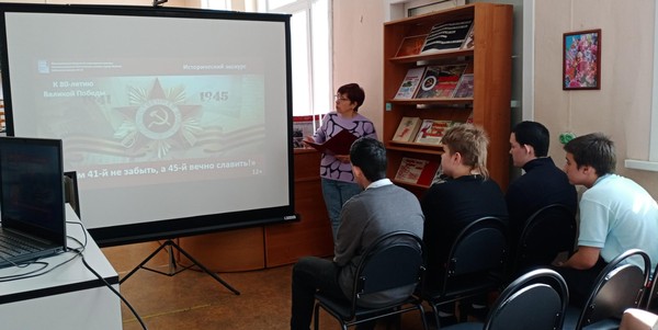 Патриотический час «Шли девчата по войне…»