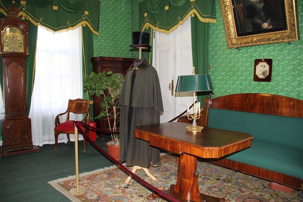 Телемост между Иркутском и Пномпенем