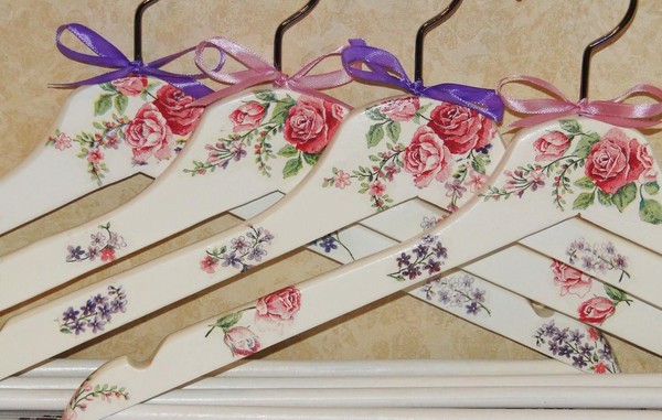 Мастер-класс «Плечики в стиле французского декора»