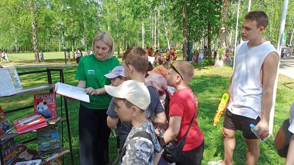 Выставка к юбилею библиотеки «Библиотека в стиле ЭКО: 50 лет в ритме города»