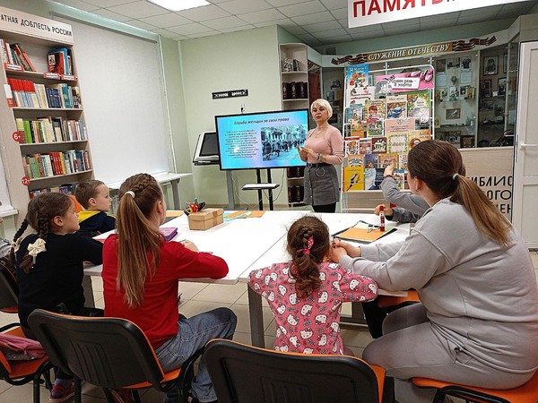 Выставка-праздник «Мамин день – 8 марта»