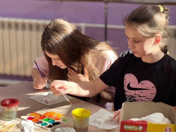 Выставка ИЗО-студии «Акварель», «Зебра» «Волшебная акварель» ко Дню 8-марта