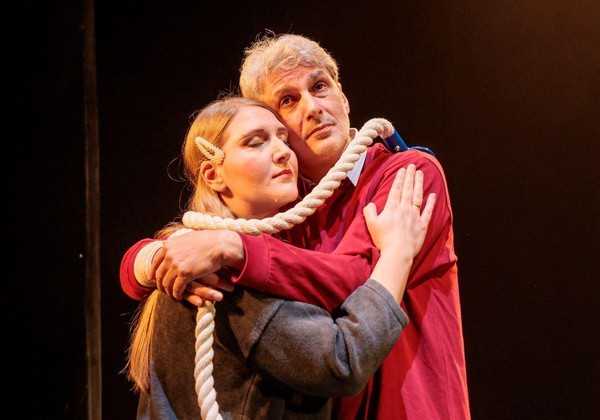 Спектакль «С любимыми не расставайтесь!»