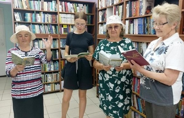 Литературный час «Любимые строки в день поэзии»