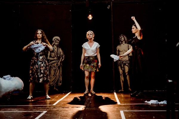 больше чем меньше