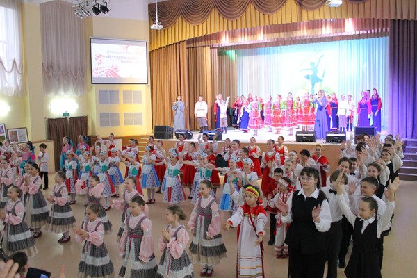 Мы светом искусства единым сильны