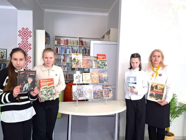 Выставка-викторина «На поэтической волне»