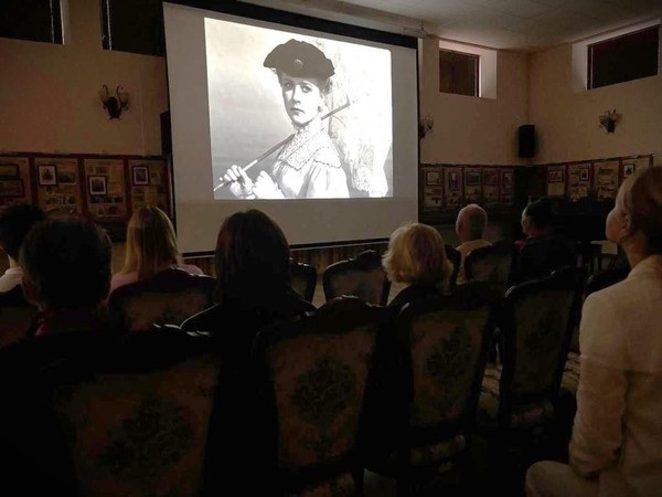 Трансляция художественного фильма «Внимание, цунами!»