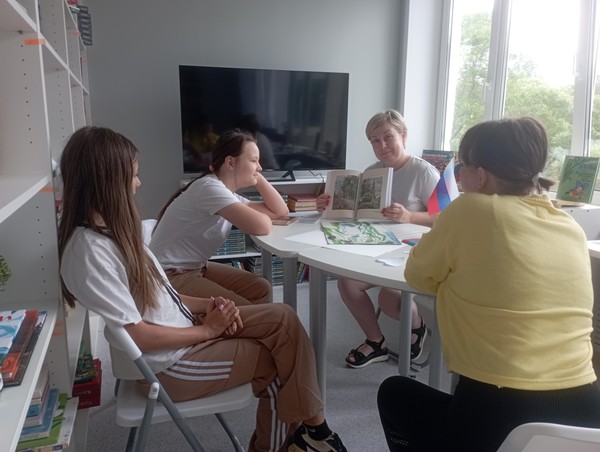 «#ПроГлуповцевСегодня» стрит-арт