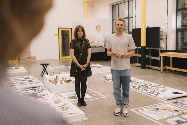 Вернисаж выставки-исследования «Ташташлар»по итогам арт-резиденции Олега Агафонова и Кати Бузовой в Альметьевске