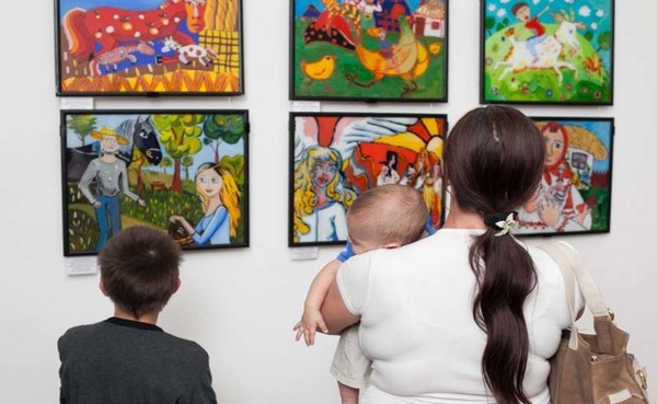 Выставка детских рисунков воспитанников студии ДПИ, посвященная празднику «Науруз»