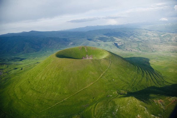 Кратер Вайоц: вулканическое чудо Армении