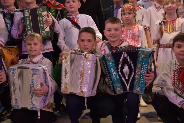 Гала-концерт «Изи гармоньчо» («Юный гармонист»)