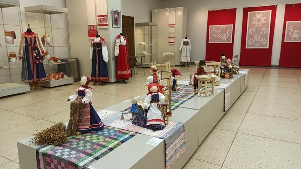 Экскурсия по выставке «Вышла из сказки»