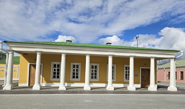 Выставка «Путешествие с дедушкой Далем в страну живых слов»