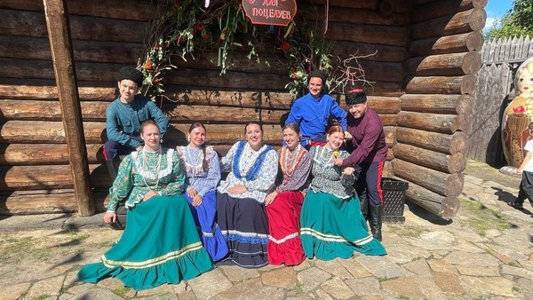 Концерт-спектакль «Дворик»