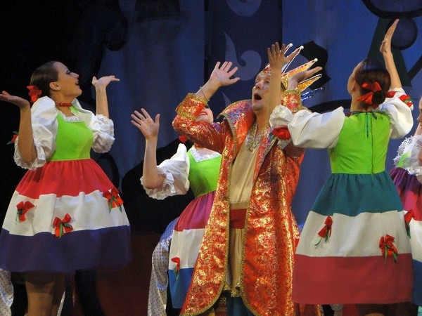 Спектакль «Там на неведомых дорожках…»