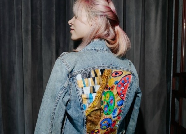 Рисуем яркие принты на одежде с видом на Исакий