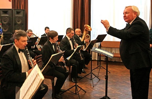 Программа «Духовой оркестр приглашает танцевать»