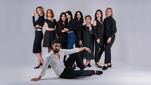 Спектакль «Восемь любящих женщин»