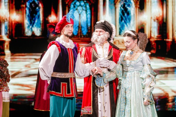 По страницам доброй сказки