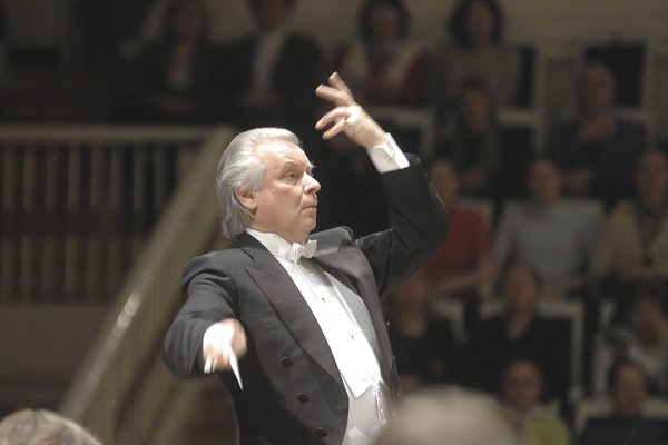 Симфонический оркестр Московской филармонии. Солист Гайк Казазян