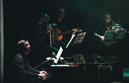 Нелепо, смешно, безрассудно