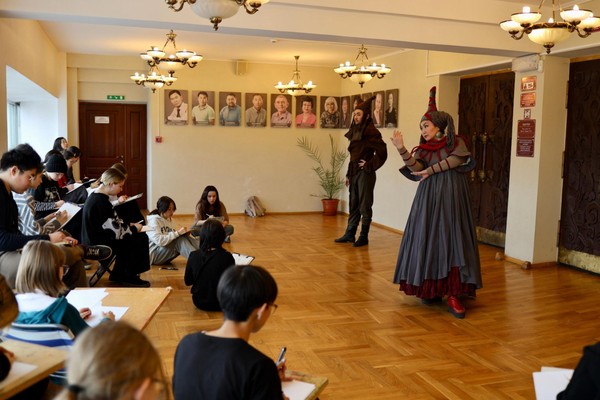 Мастер класс «Наброски фигуры человека в народном костюме»