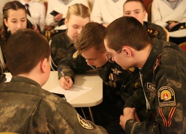 Интеллектуальная дуэль с экспертом