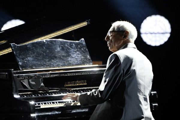 «Есть только миг»