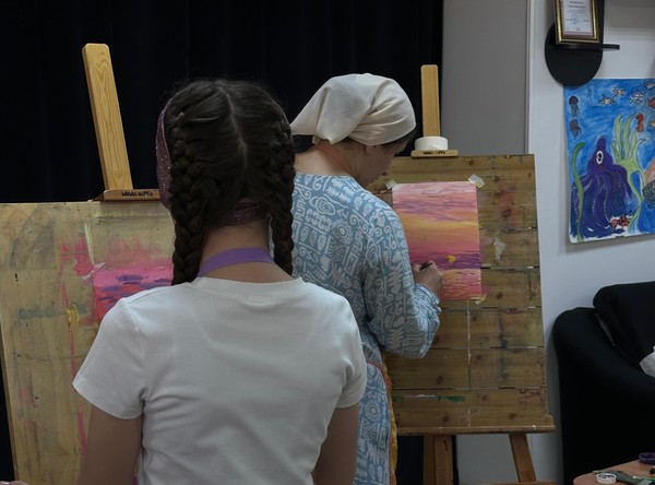 Выставка рисунков «Время героев»