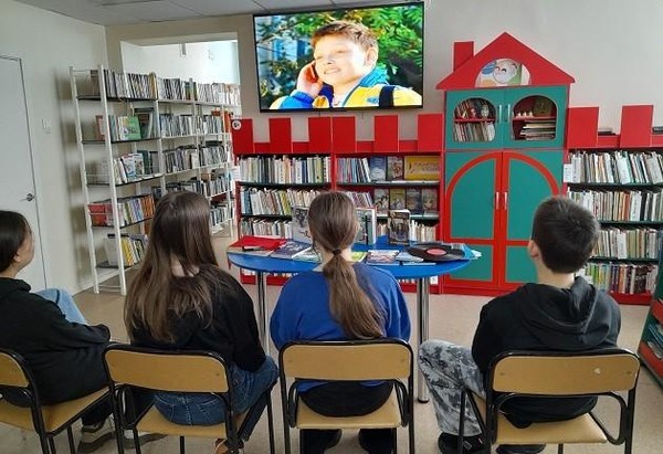 Выставка–поздравление «Здравствуй, книжкина неделя!»