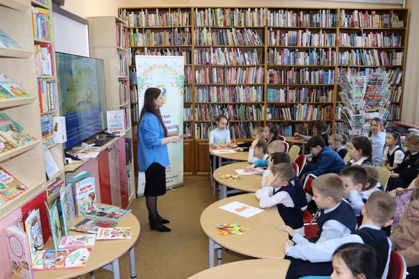 Литературный час «Откроем книг страницы»