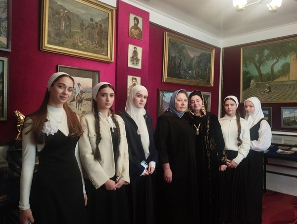 Выставка «Судьбоносный выбор!», приуроченная к 23-летию Конституции ЧР