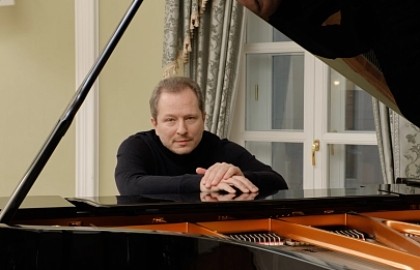 Юрий Мартынов