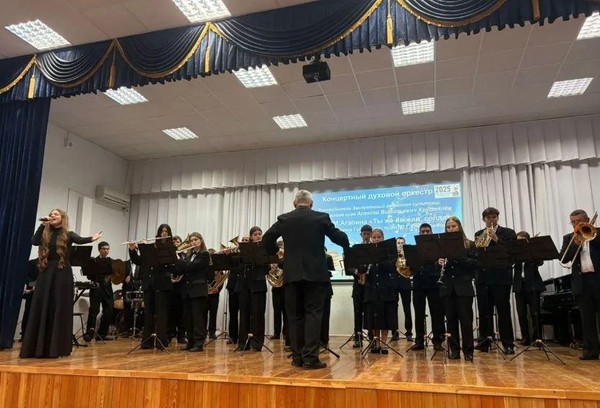 Отчетный концерт отделения оркестровые духовые и ударные инструменты Весенние фанфары