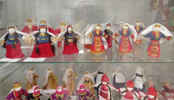 Мастер-класс «Сувенирная кукла в народном костюме»