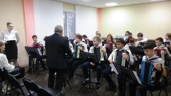 «Пусть звучат мелодии России»