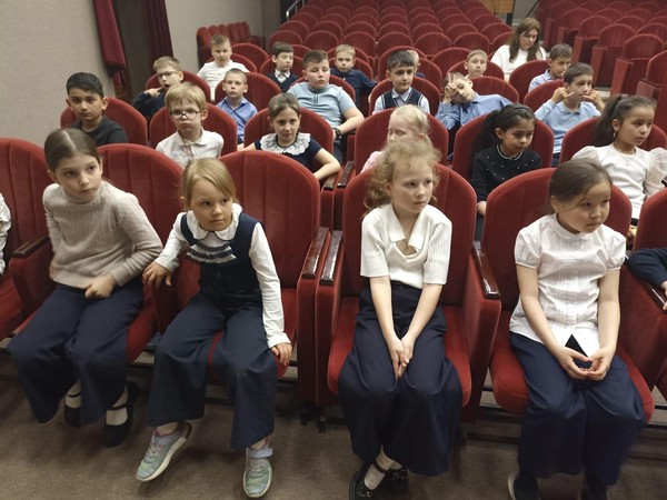 Театральный хоровод