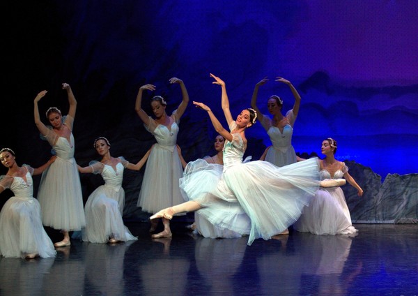 Майе Плисецкой посвящается