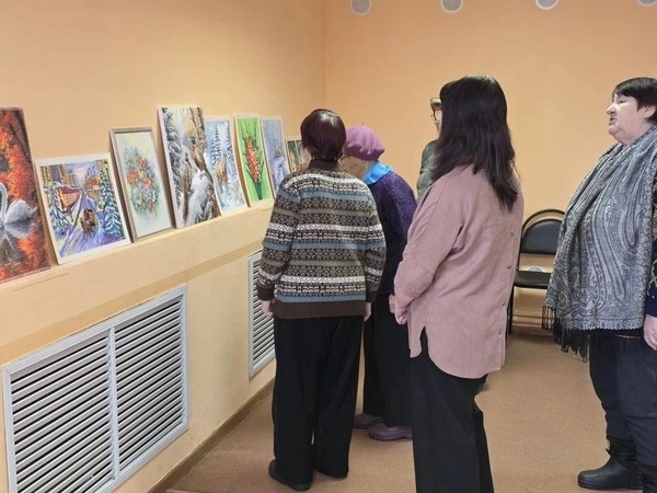 Выставка творческих работ «Теплый квадратик»