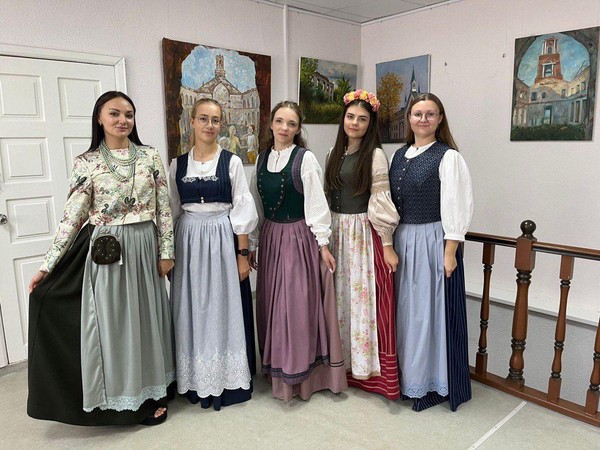 Программа «Костюм поволжских немцев: скрытые истории в строчках и складках»